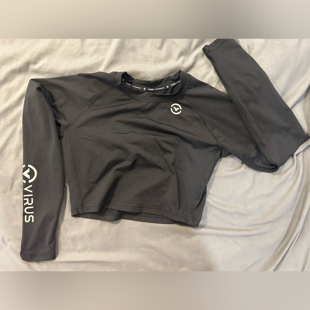 Virus Black Long Sleeve Crop Top Rash Guard XS